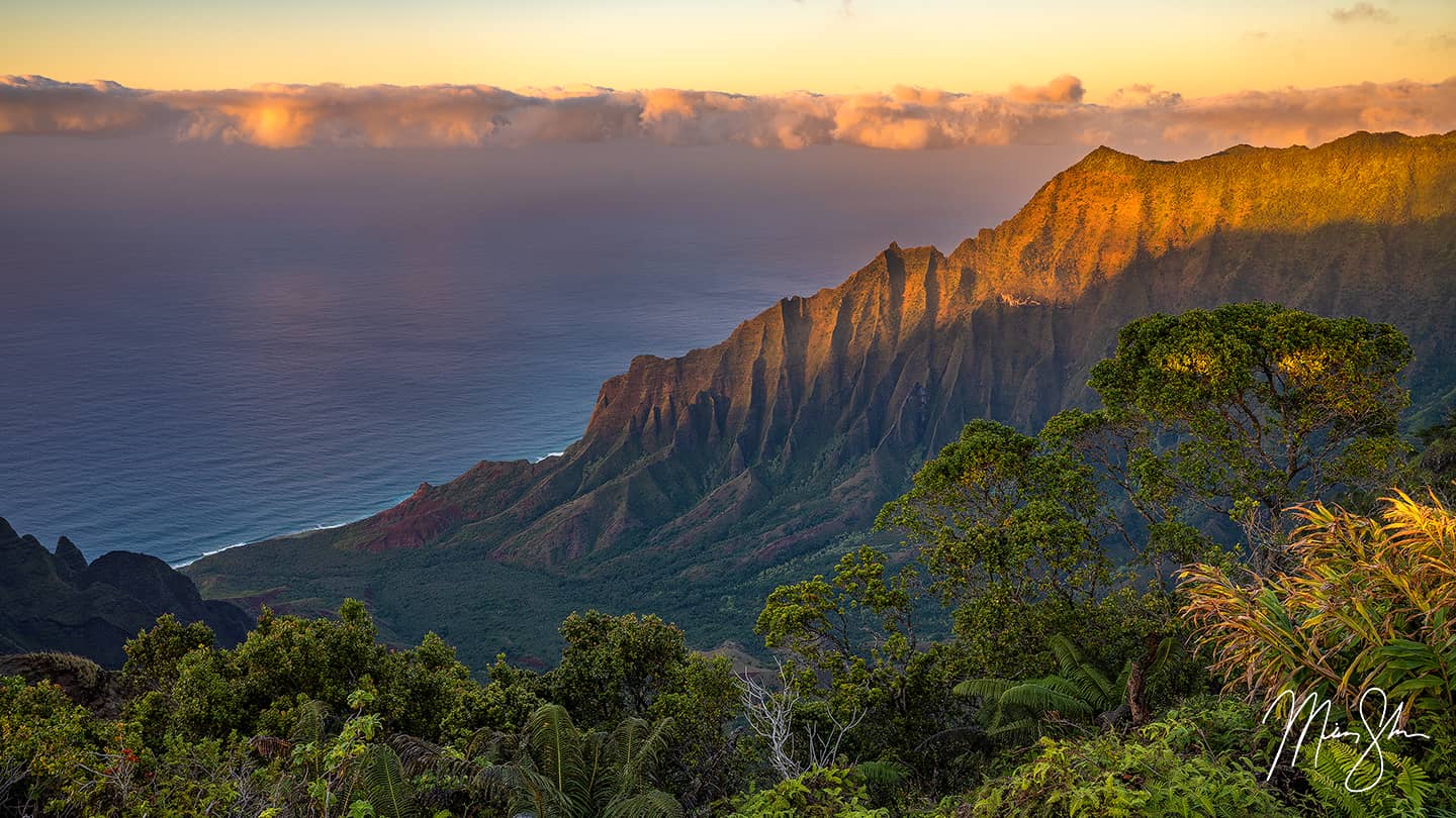 Dramatic Kalalau Valley - Kalalau Lookout, Kauai, Hawaii