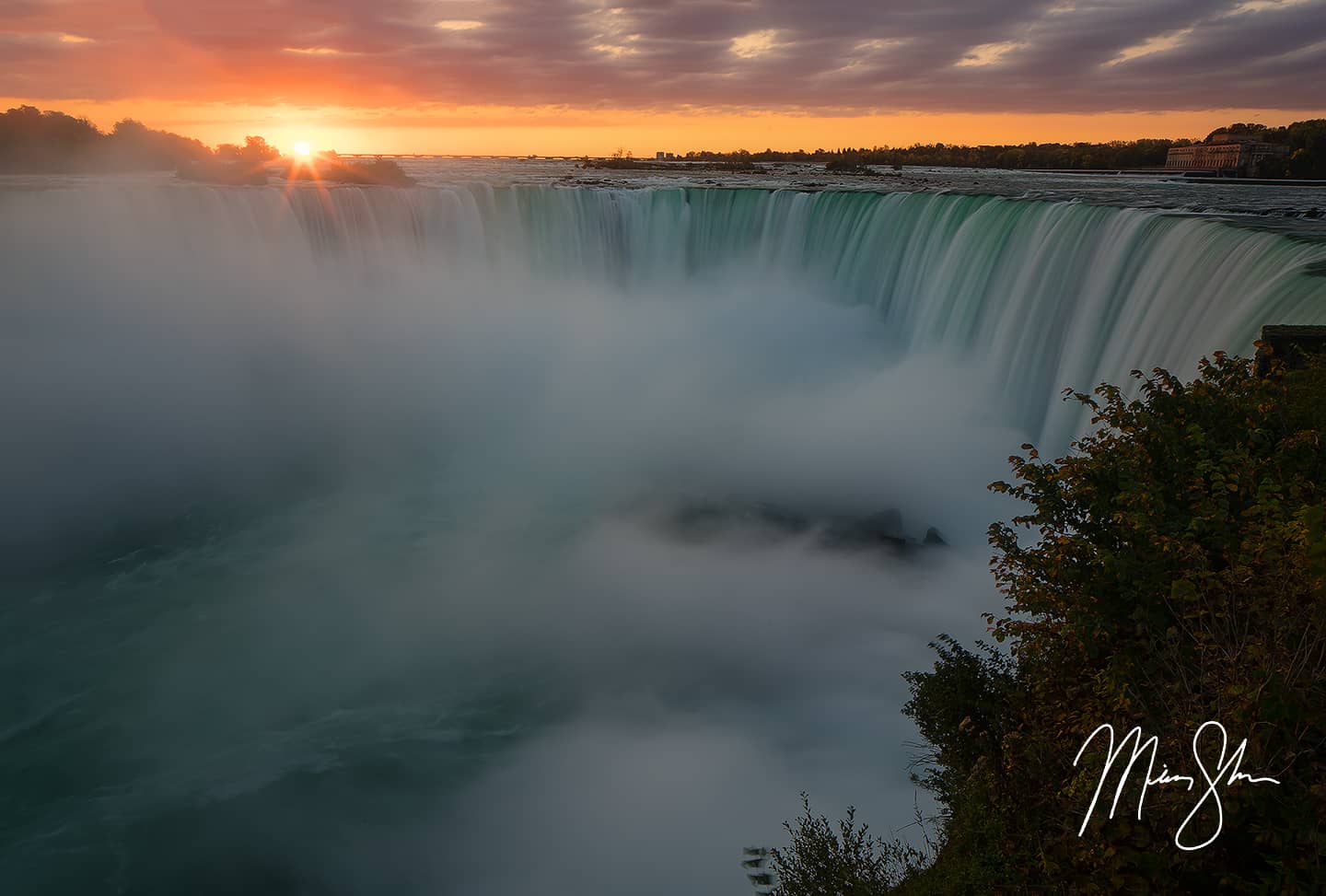 Horseshoe Falls Sunrise at Niagara Falls