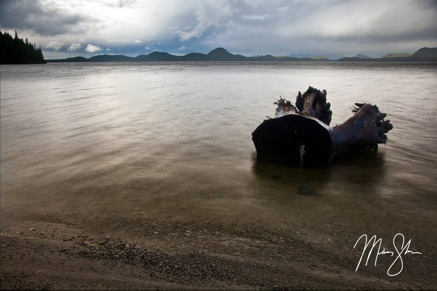 Kennedy Lake on Vancouver Island - Kennedy Lake, Vancouver Island, British Columbia, Canada