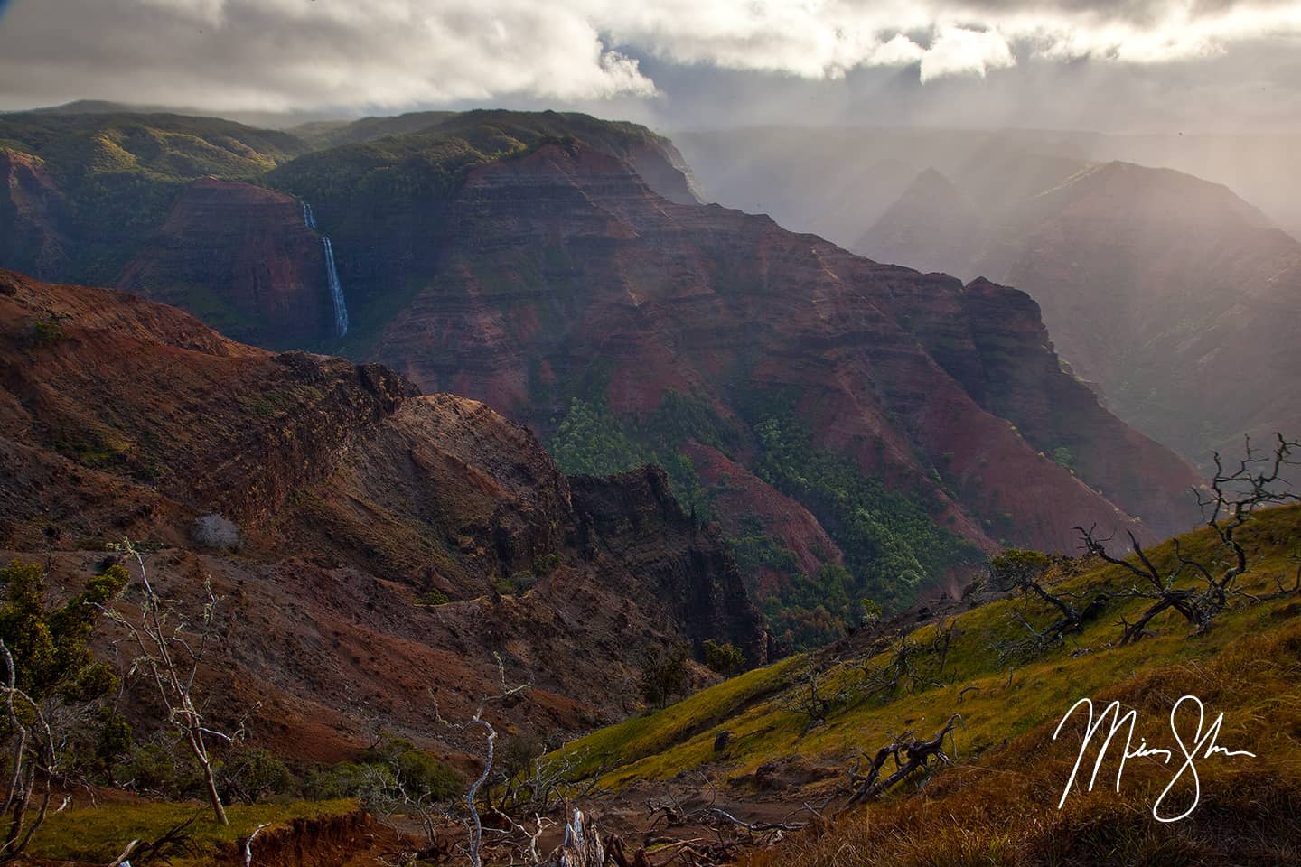 Rays of Sunshine at Waimea Canyon - Waimea Canyon, Kauai, Hawaii