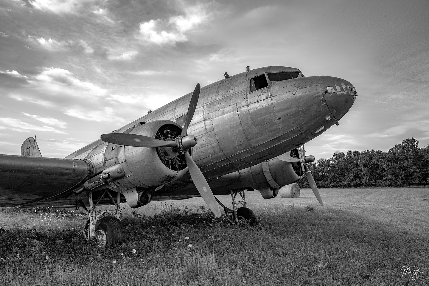 The Mighty Dakota Black and White - Kansas