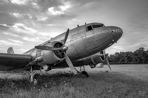 The Mighty Dakota Black and White