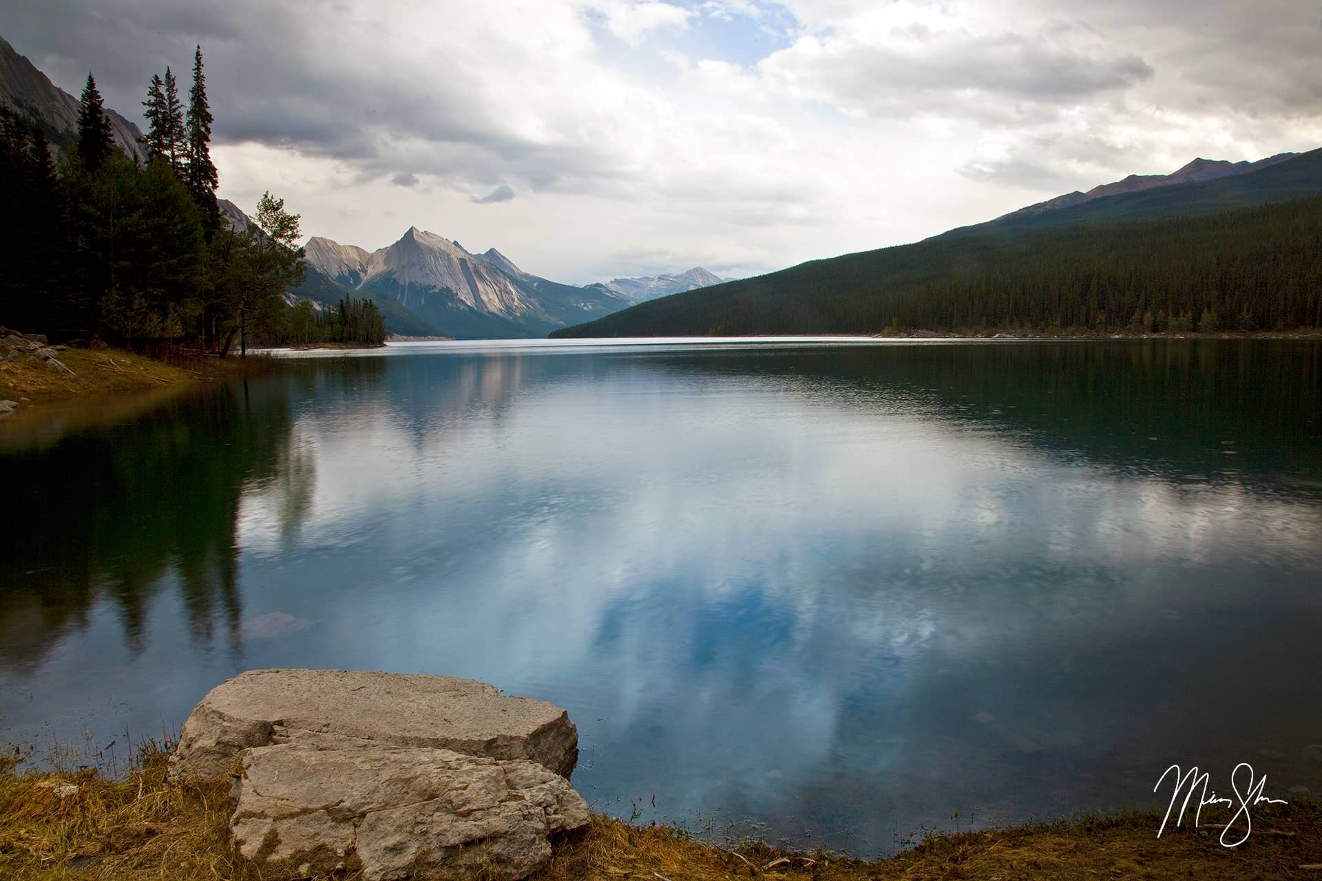 Medicine Lake Medicine Lake, Jasper National Park, Alberta, Canada